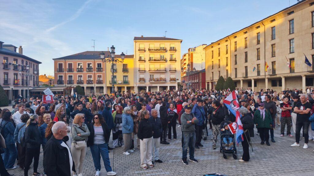 Cientos de ponferradinos salen a la calle para reclamar una vivienda digna