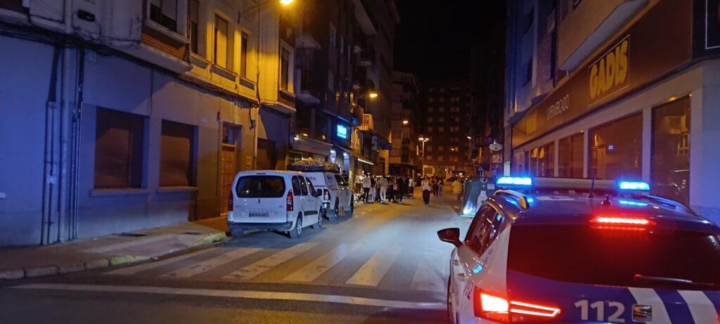 Dos jóvenes heridos por arma blanca en una pelea multitudinaria en Ponferrada