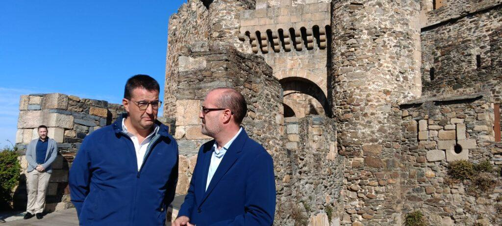 Morala y García Bueso en el Castillo de Ponferrada
