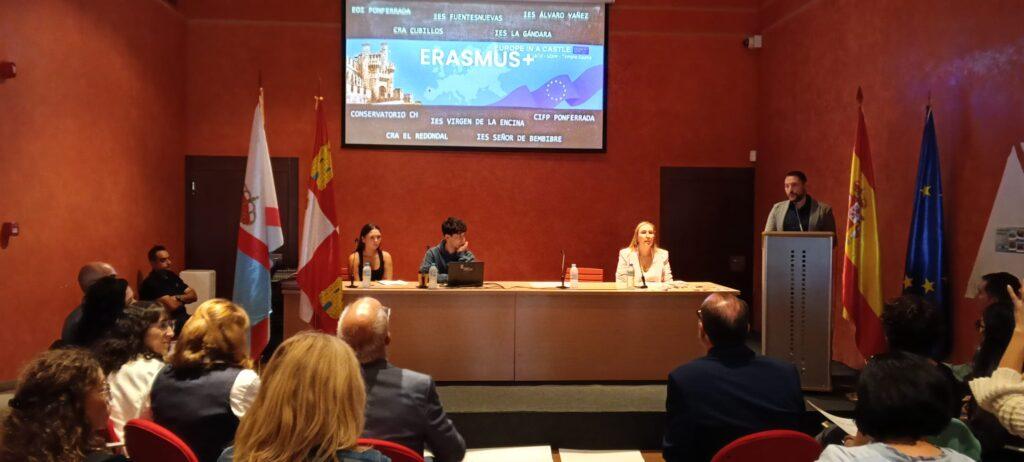 Los centros educativos que participan en el programa «Erasmus Plus» mantuvieron un encuentro en el castillo