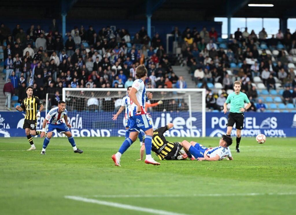 La Ponferradina no carbura en El Toralín y suma un punto ante el Barakaldo