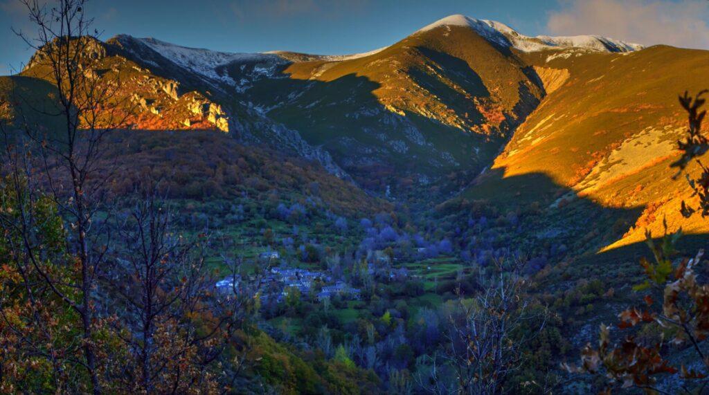 En veinte años el Bierzo y Laciana perderán medio centenar de pueblos, según un estudio de AXA y Correos